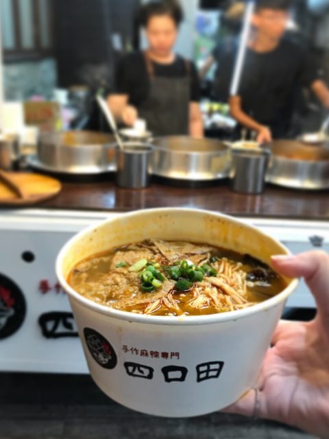 邊緣人也想吃麻辣鍋!全台人氣麻辣燙大集合,價好量足一個人吃也不尷尬!