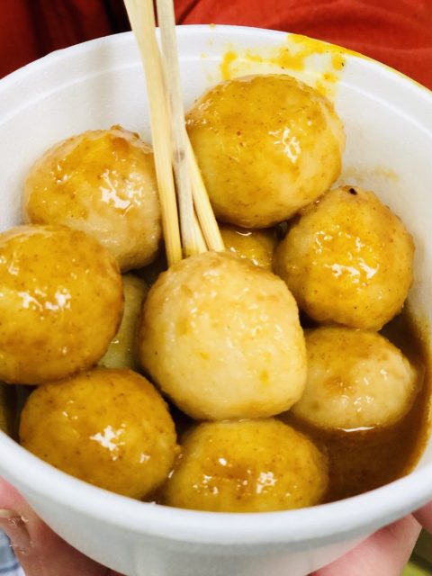 來去澳門深度美食旅！葡式蛋塔、豬扒包、咖哩魚蛋，這些街頭美食必吃無疑！