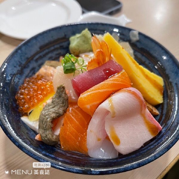 有著豪華鋪料的日式丼飯，每一口都超級滿足！推薦六間好吃又浮誇的高CP值丼飯